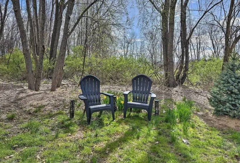 Lovely Highland Home W/ Pool & Hot Tub!