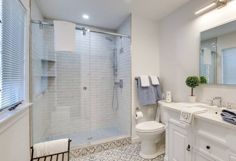 Lovely Highland Home W/ Pool & Hot Tub!