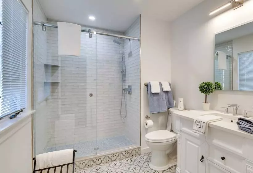 Lovely Highland Home W/ Pool & Hot Tub!