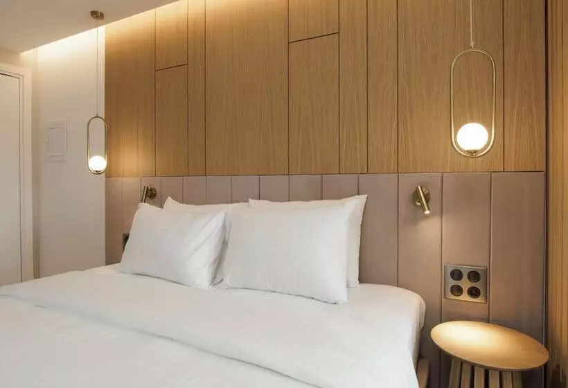 Lux&easy Signature Syggrou 234