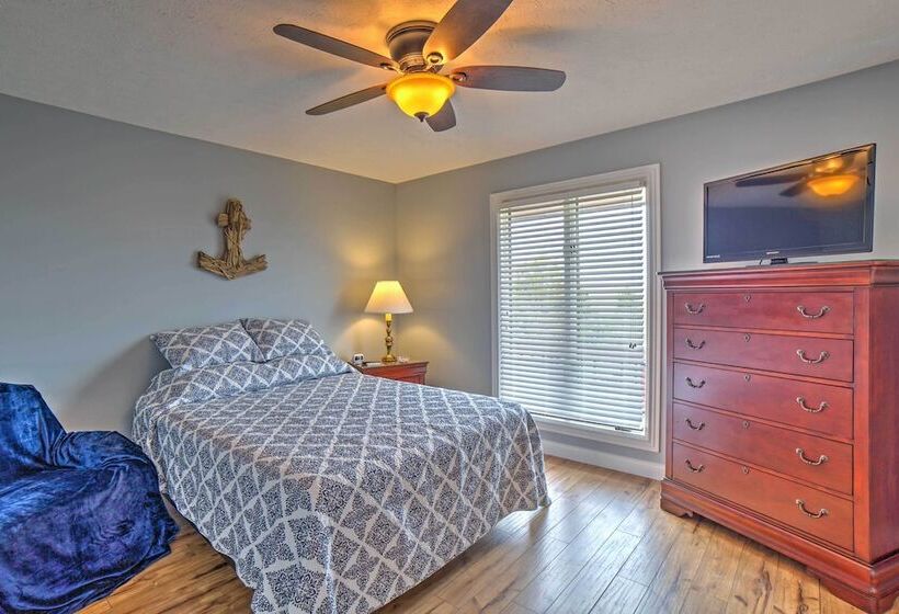 Monticello Home W/ Multi Level Deck On 2 Acres!