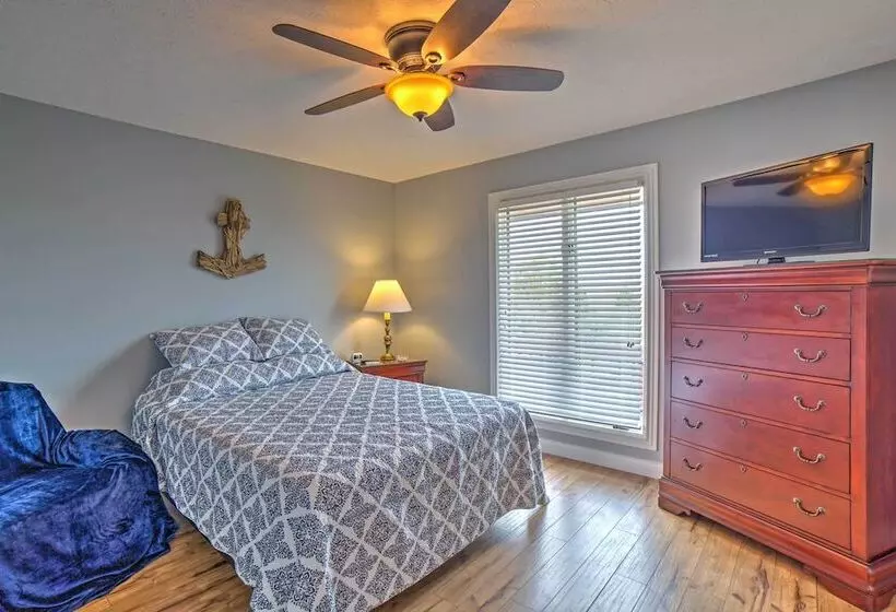 Monticello Home W/ Multi Level Deck On 2 Acres!