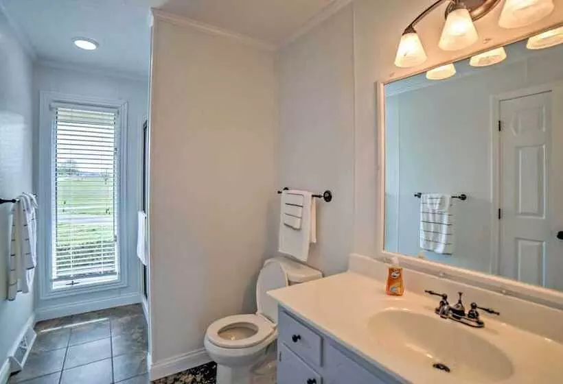 Monticello Home W/ Multi Level Deck On 2 Acres!