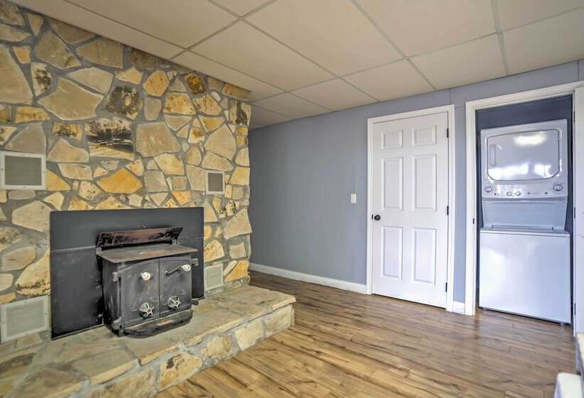 Monticello Home W/ Multi Level Deck On 2 Acres!