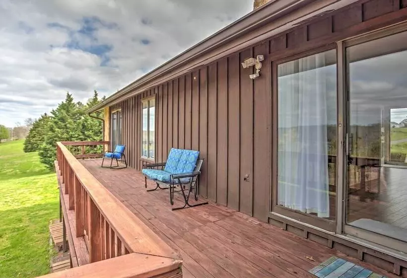 Monticello Home W/ Multi Level Deck On 2 Acres!