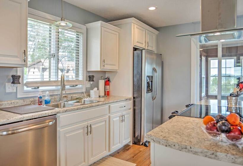 Monticello Home W/ Multi Level Deck On 2 Acres!