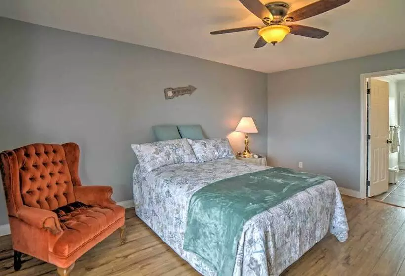 Monticello Home W/ Multi Level Deck On 2 Acres!