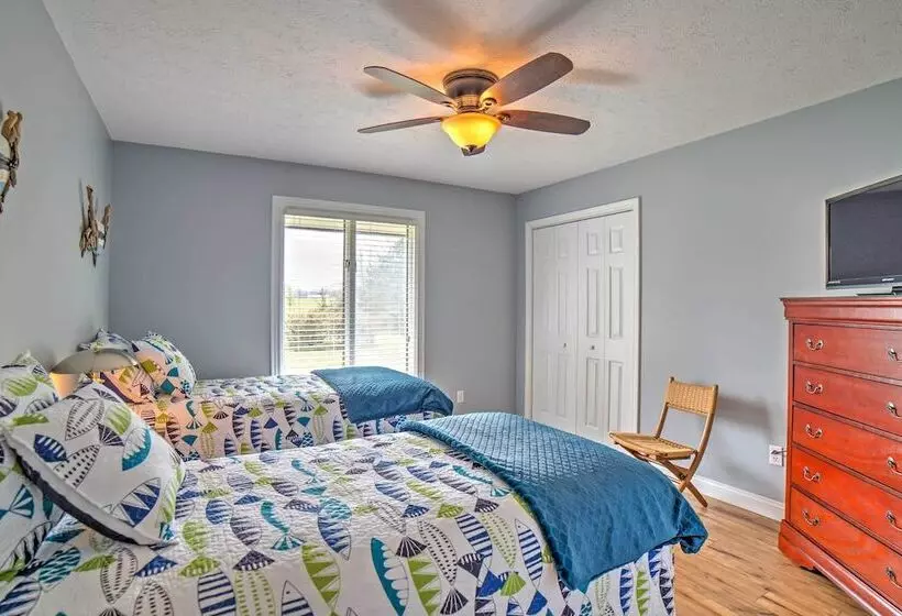 Monticello Home W/ Multi Level Deck On 2 Acres!