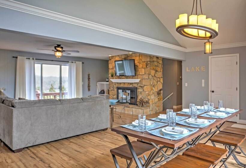 Monticello Home W/ Multi Level Deck On 2 Acres!