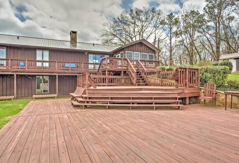 Monticello Home W/ Multi Level Deck On 2 Acres!