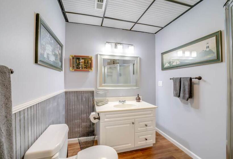 Pet Friendly Arden Retreat W/ Private Hot Tub