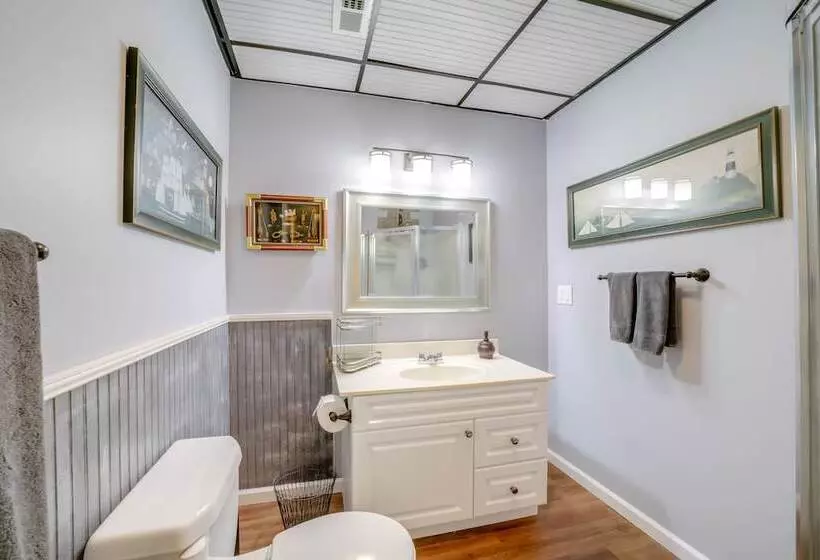 Pet Friendly Arden Retreat W/ Private Hot Tub