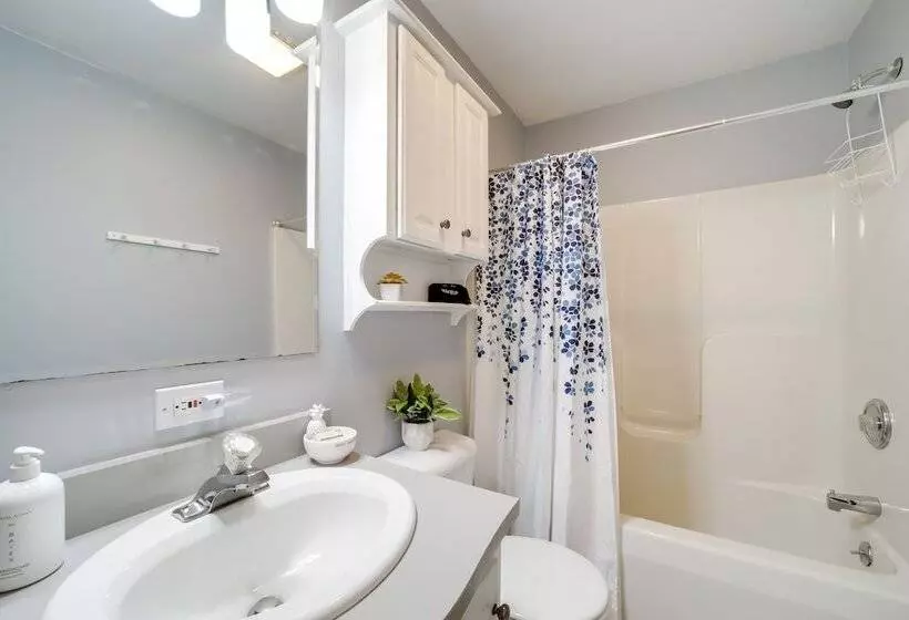 Pet Friendly Arden Retreat W/ Private Hot Tub