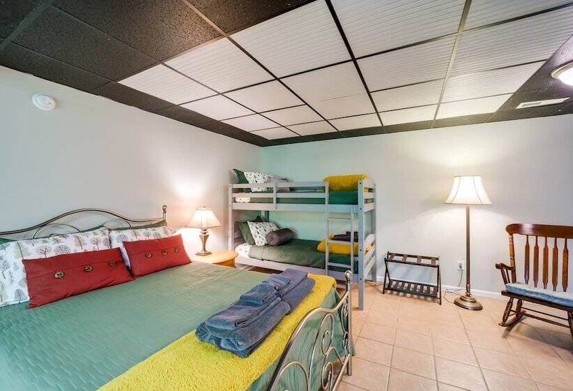 Pet Friendly Arden Retreat W/ Private Hot Tub