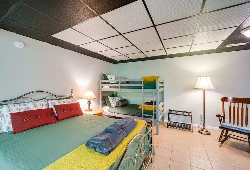 Pet Friendly Arden Retreat W/ Private Hot Tub