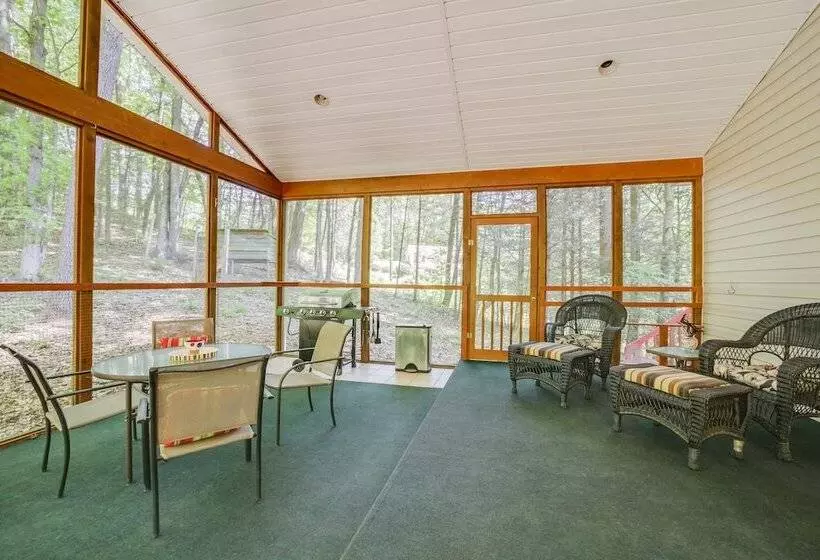 Pet Friendly Arden Retreat W/ Private Hot Tub