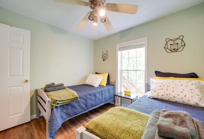 Pet Friendly Arden Retreat W/ Private Hot Tub