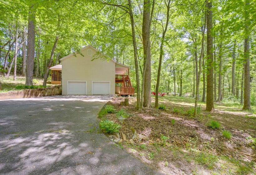 Pet Friendly Arden Retreat W/ Private Hot Tub