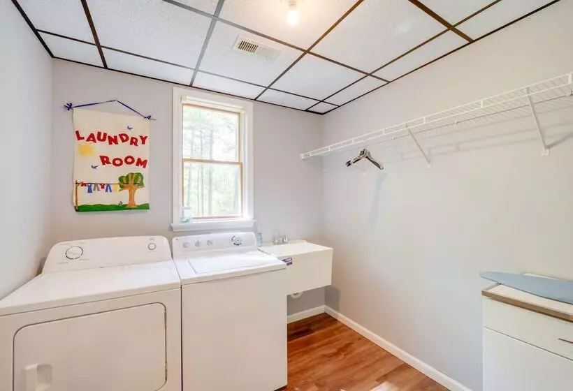 Pet Friendly Arden Retreat W/ Private Hot Tub