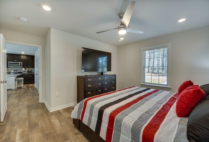 Pet Friendly Home: Spacious Yard + Community Perks