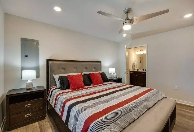 Pet Friendly Home: Spacious Yard + Community Perks