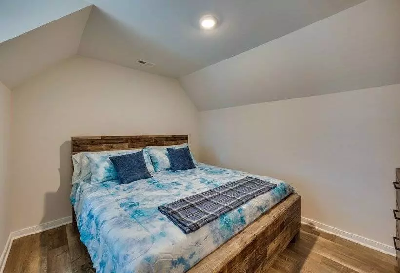 Pet Friendly Home: Spacious Yard + Community Perks