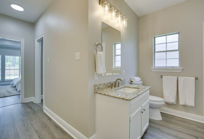 Pet Friendly Home Near Chappapeela Sports Park!