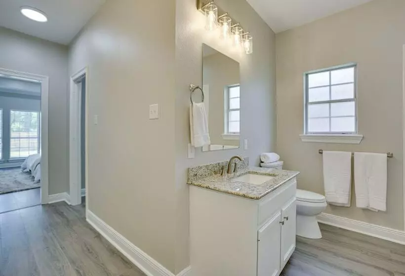 Pet Friendly Home Near Chappapeela Sports Park!