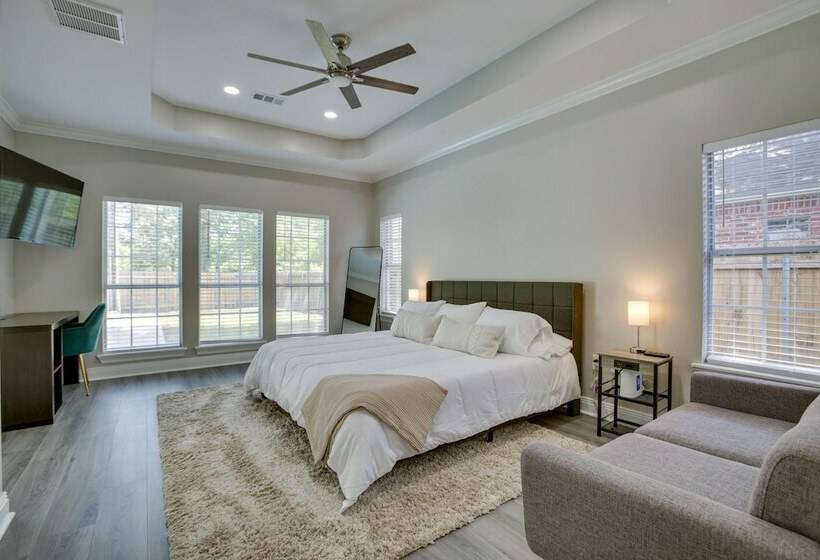 Pet Friendly Home Near Chappapeela Sports Park!