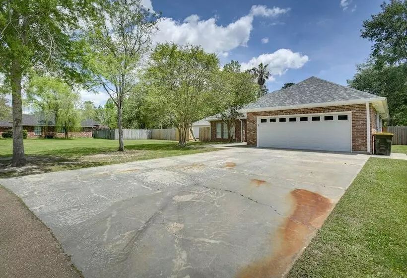 Pet Friendly Home Near Chappapeela Sports Park!