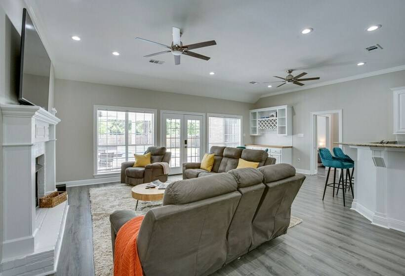 Pet Friendly Home Near Chappapeela Sports Park!