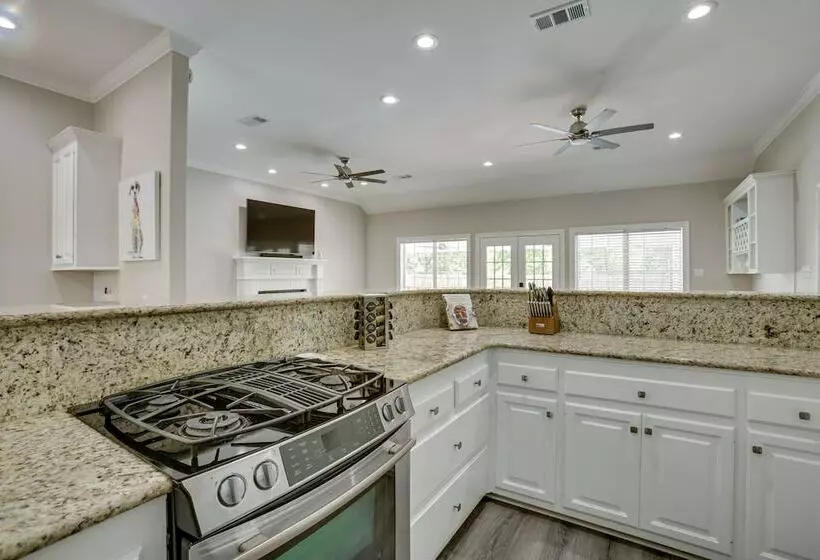 Pet Friendly Home Near Chappapeela Sports Park!