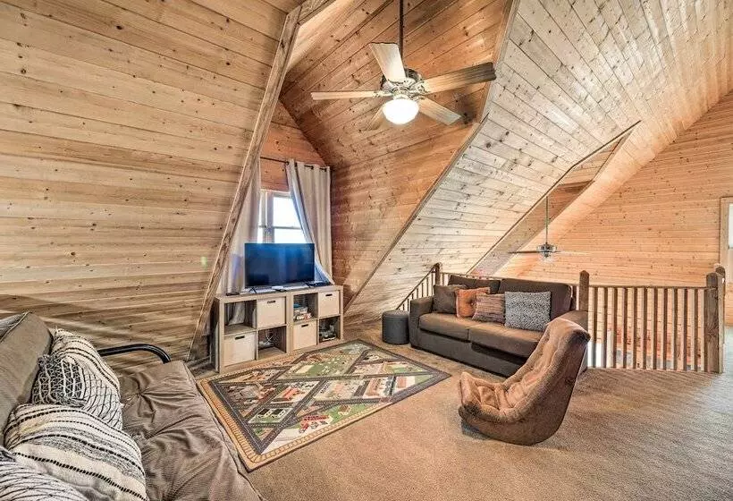 Picturesque Family Cabin W/ Views & Treehouse