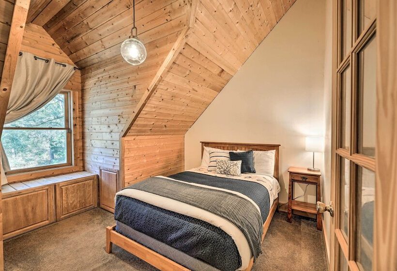 Picturesque Family Cabin W/ Views & Treehouse