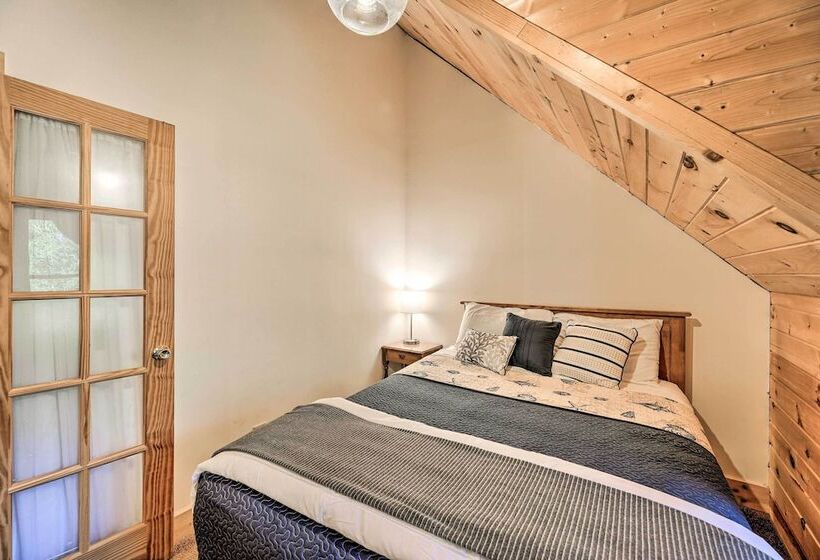 Picturesque Family Cabin W/ Views & Treehouse