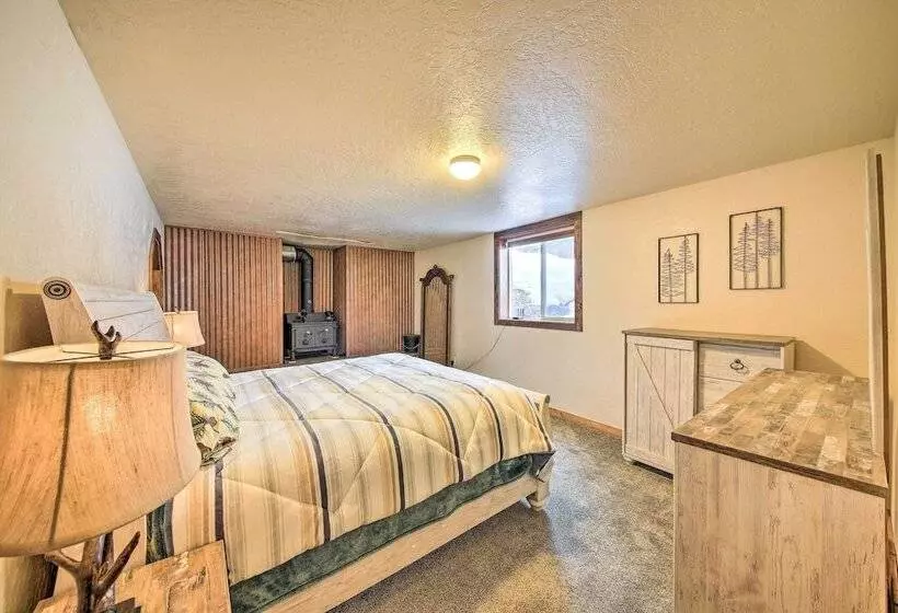 Priest Lake Apartment Near Hiking Trails!