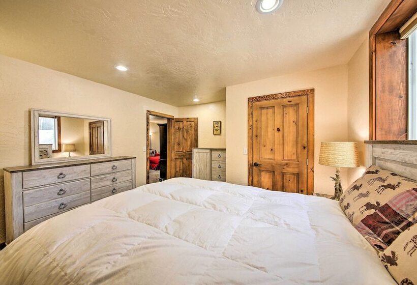 Priest Lake Apartment Near Hiking Trails!