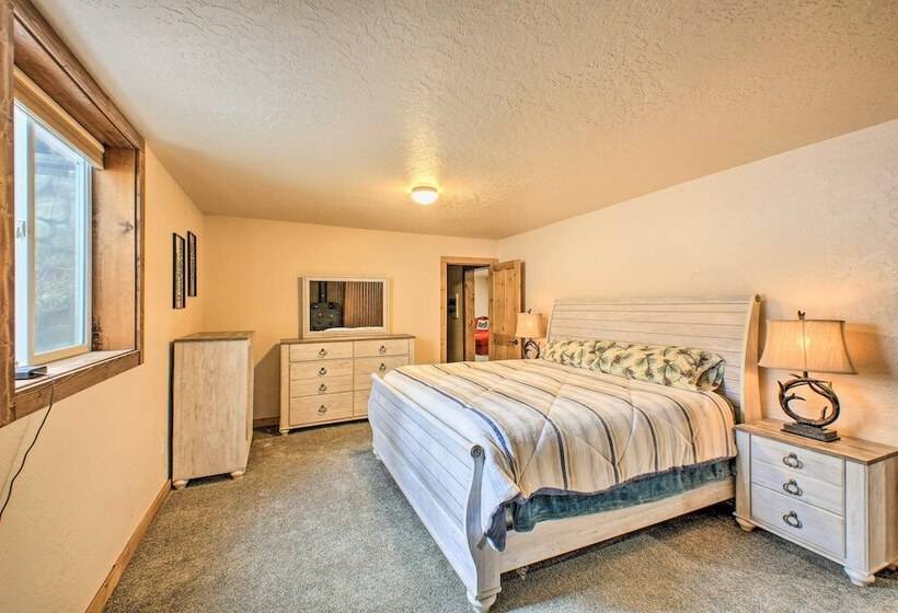 Priest Lake Apartment Near Hiking Trails!