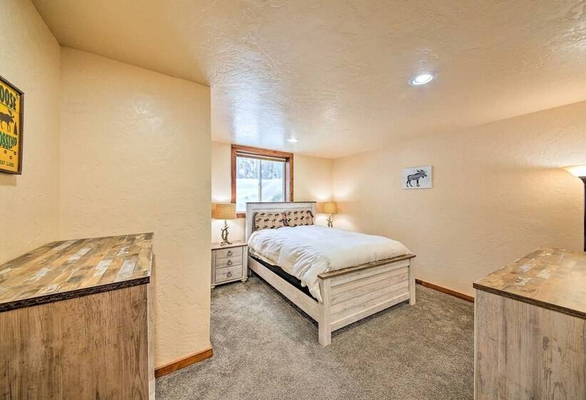 Priest Lake Apartment Near Hiking Trails!