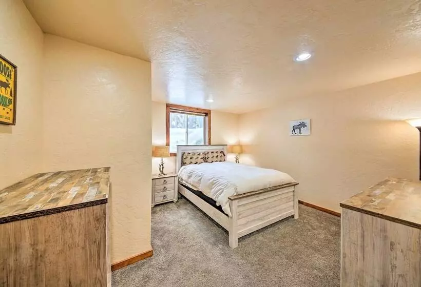 Priest Lake Apartment Near Hiking Trails!