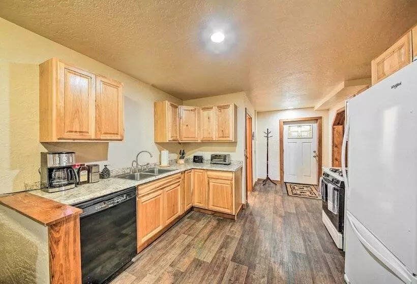 Priest Lake Apartment Near Hiking Trails!