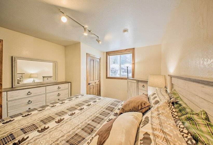 Priest Lake Apartment Near Hiking Trails!