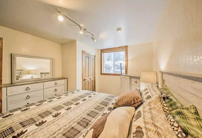 Priest Lake Apartment Near Hiking Trails!