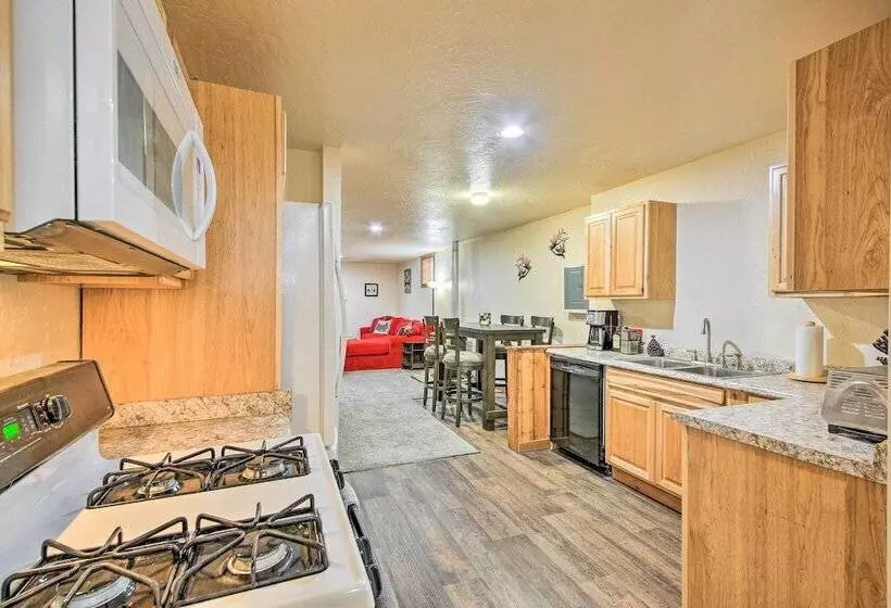 Priest Lake Apartment Near Hiking Trails!