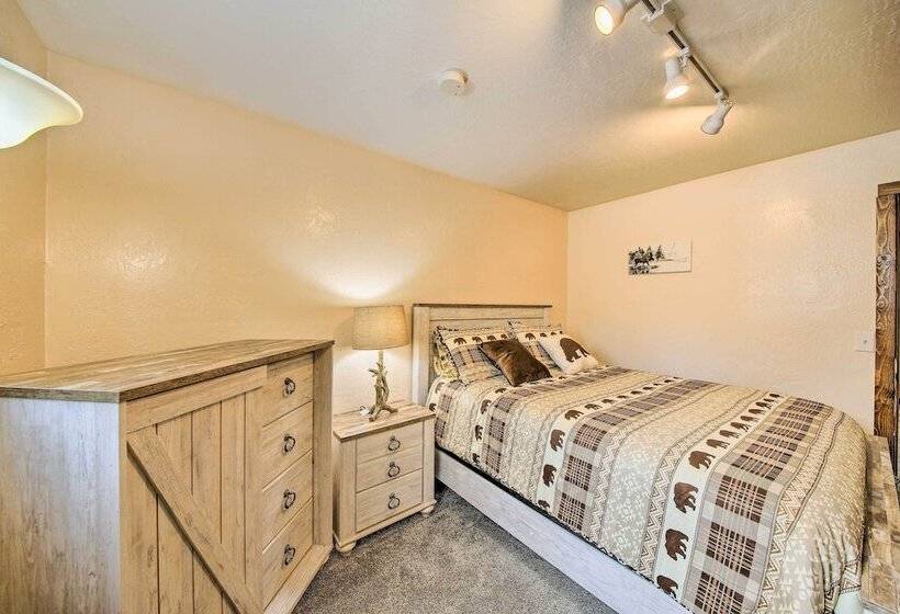 Priest Lake Apartment Near Hiking Trails!