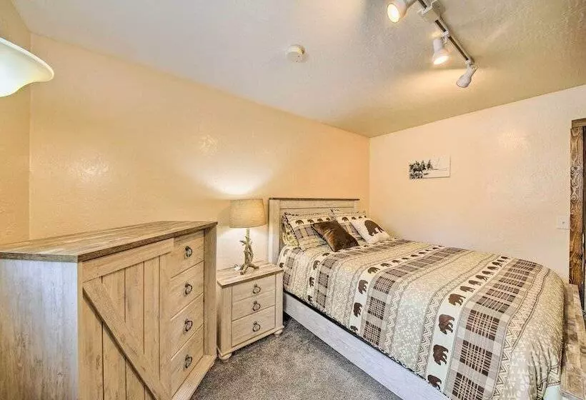 Priest Lake Apartment Near Hiking Trails!