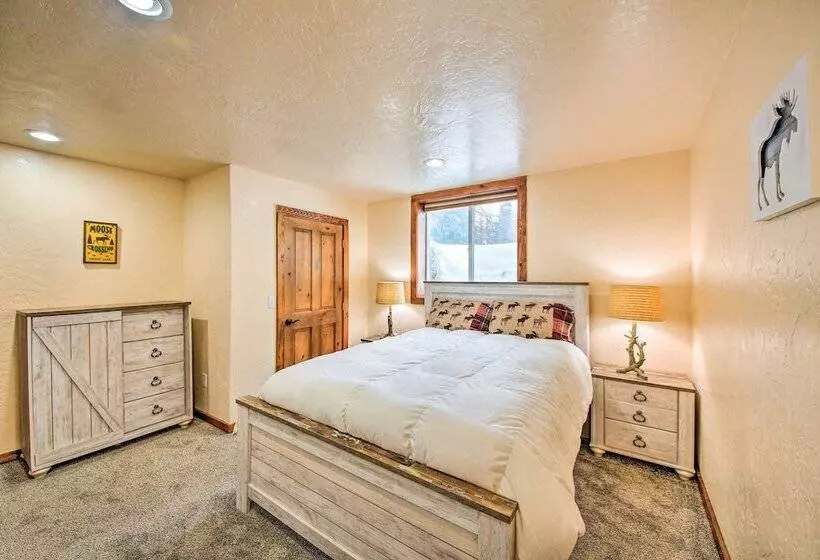 Priest Lake Apartment Near Hiking Trails!