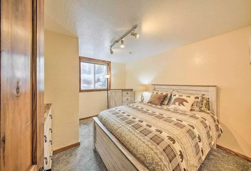 Priest Lake Apartment Near Hiking Trails!