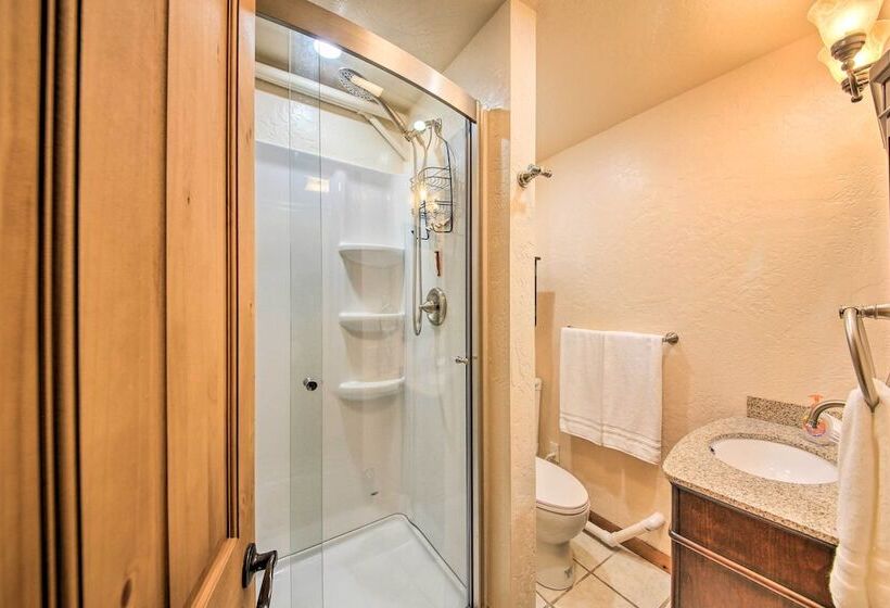 Priest Lake Apartment Near Hiking Trails!