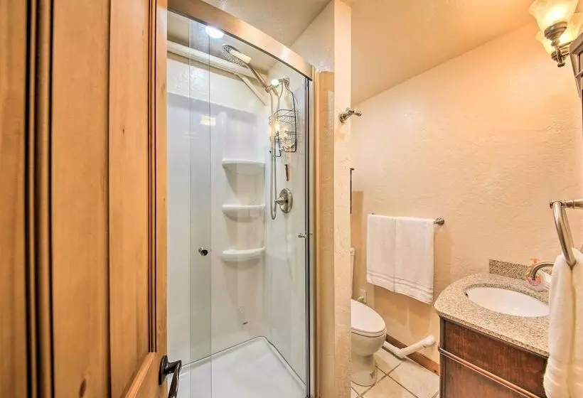 Priest Lake Apartment Near Hiking Trails!